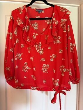 Democracy Red Floral Ruffle V-Neck Tie-Hem Blouse